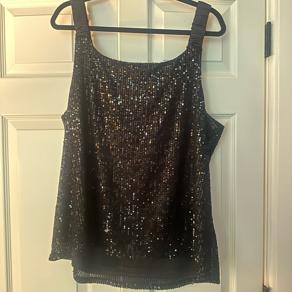 Vince Camuto sequence tank - Picture 2 of 2